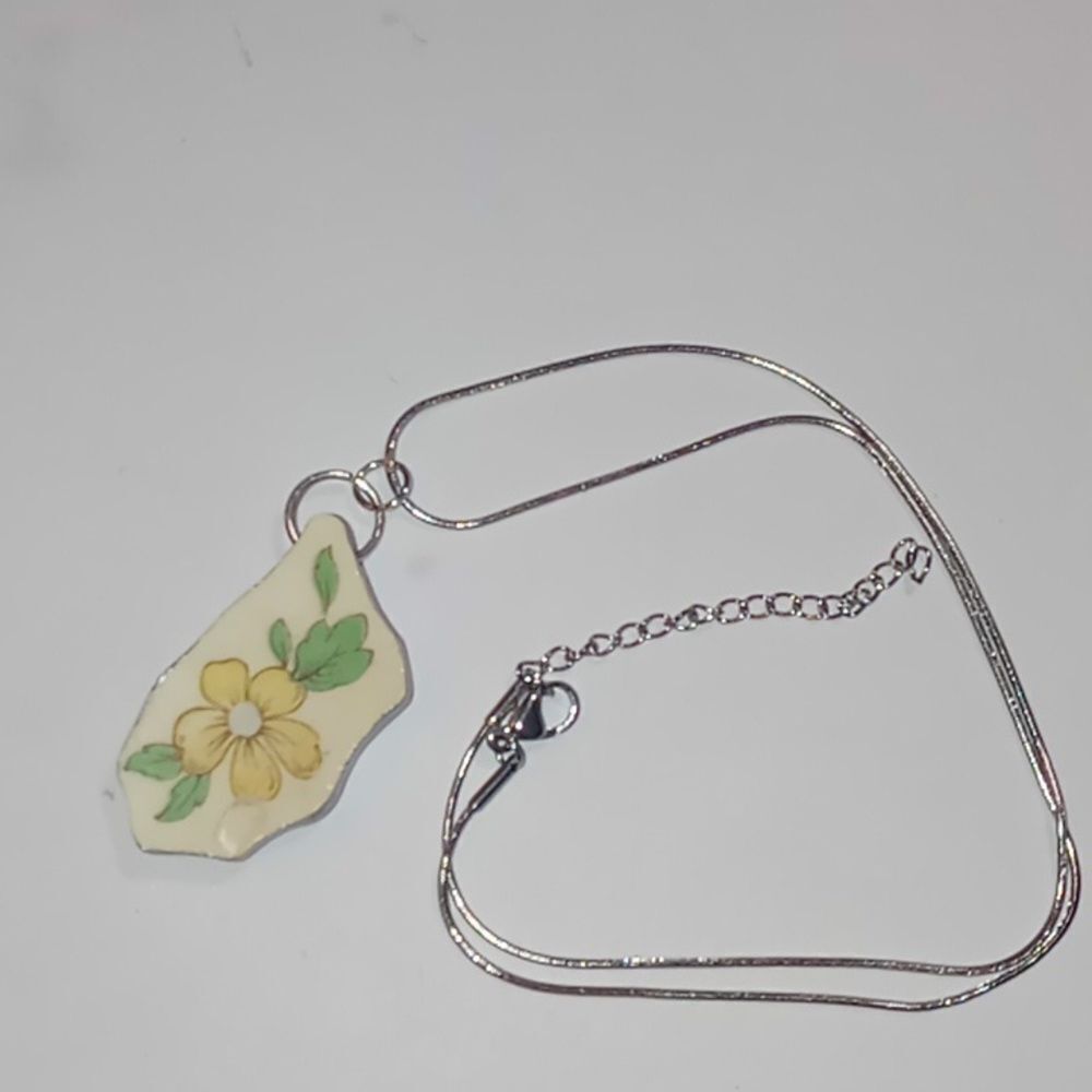Plate necklace